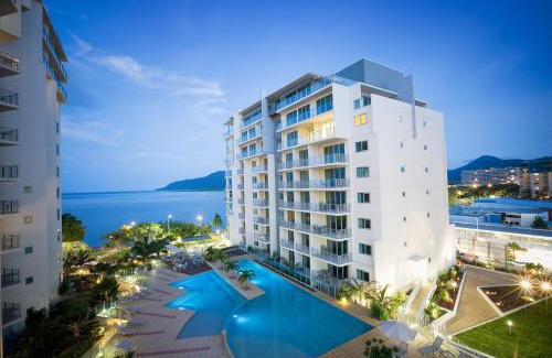 Cairns Central Business District Hotel | Mantra Trilogy