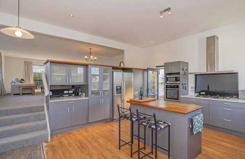 Matarangi House | Manuka Bach - Matarangi Holiday Home