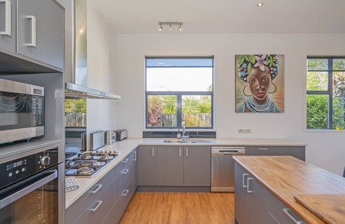 Matarangi House | Manuka Bach - Matarangi Holiday Home