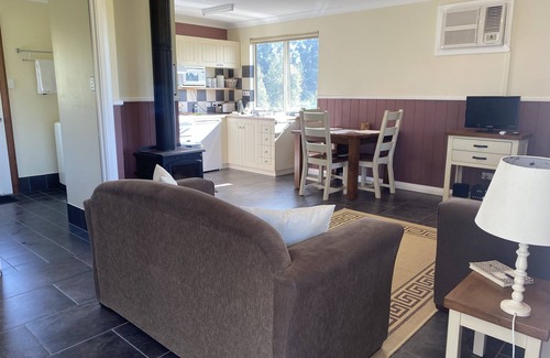 Porongurup Cottage | Manyat Peak Cottages (Boobook)nPrivate, secluded and quiet Retreat