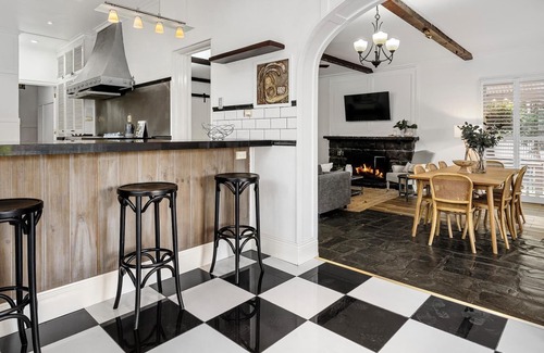 Mount Eliza House | Manyung House, Mt Eliza - Stunning historic bluestone home, full of character with pool