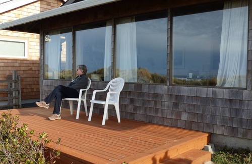 Manzanita House | Manzanita-Old Time Beach Front Simplicity. Come And Relax. MCA 316