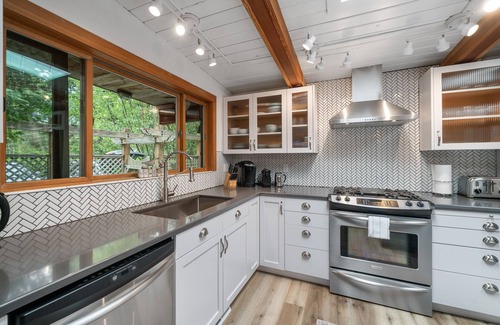 Manzanita House | Manzanita Updated Dog Friendly 5 Min Walk to Beach, Office great for remotework!