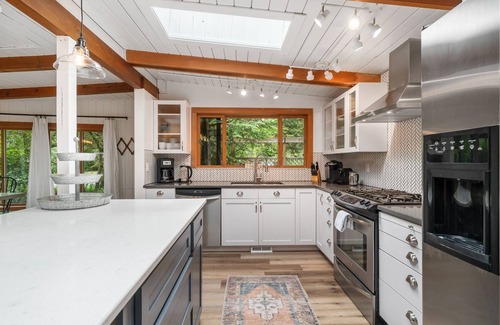 Manzanita House | Manzanita Updated Dog Friendly 5 Min Walk to Beach, Office great for remotework!