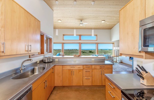 Manzanita House | Manzanita Waves House: Luxury Oceanfront Short-Term Vacation Rental
