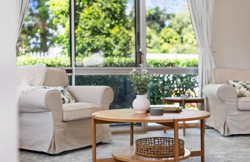 East Toowoomba House | Maple Cottage - Perfect Eastside Location