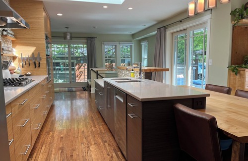 Martinez Park House | Maple Courtyard | Old Town w/King Suite & Piano