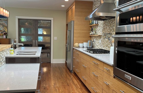 Martinez Park House | Maple Courtyard | Old Town w/King Suite & Piano