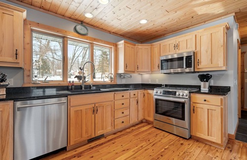 Buffalo Cottage | Maple Lake Chalet