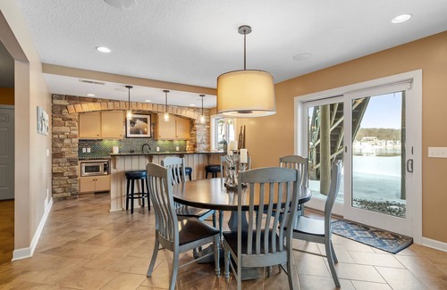 Buffalo Cottage | Maple Lake Chalet