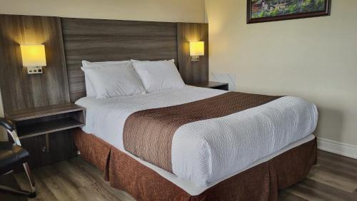 Kincardine Hotel | Maple Leaf Inn & Suites