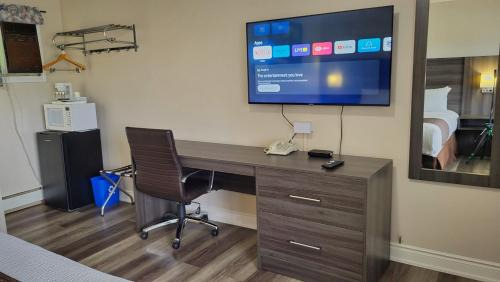 Kincardine Hotel | Maple Leaf Inn & Suites