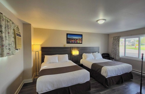 Kincardine Hotel | Maple Leaf Inn & Suites