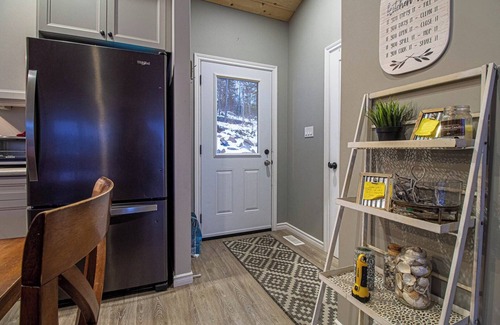 Hastings Highlands Cottage | Maple Leaf Lodge - Two Bedroom Cottage, Sleeps 10