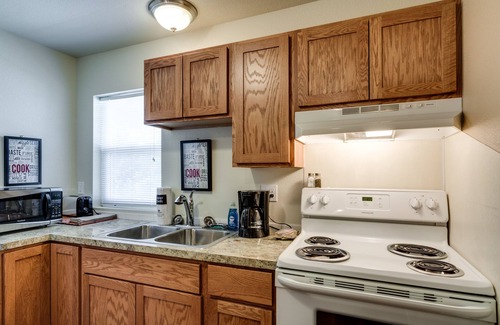 West Central Apartment | Maple Leaf Manor Suites