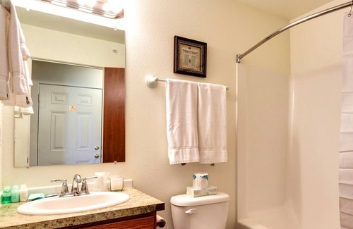 West Central Apartment | Maple Leaf Manor Suites - 1 Bedroom Queen Suite