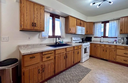 Bergland House | Maple Leaf Retreat ~ Near Lake Gogebic & UTV Trails!