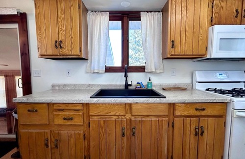Bergland House | Maple Leaf Retreat ~ Near Lake Gogebic & UTV Trails!