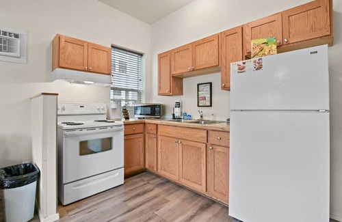 West Central Apartment | Maple Manor Urban Sanctuary