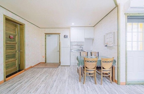 Jeongseon House | maple pension