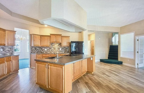 Selah House | Mapleway Manor, Indoor Pool, Jacuzzi, Sauna & Theatre Room
