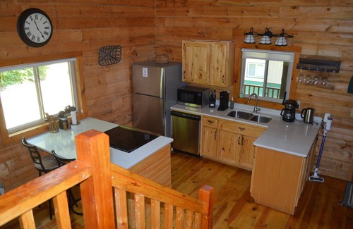 Ferryville Cabin | Maplewood Cabin: Secluded Romance with Private Hot Tub while Star Gazing.