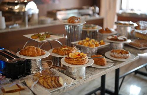 Qasr an-Nil Hotel | Mar Charbel Hotel Cairo