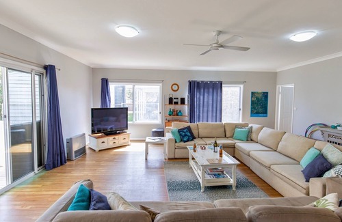 Callala Beach House | Mar-Lin’s Beach House, Great for family holidays, 3 min walk to beach, Free wifi