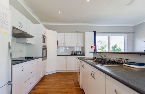 Callala Beach House | Mar-Lin’s Beach House, Great for family holidays, 3 min walk to beach, Free wifi