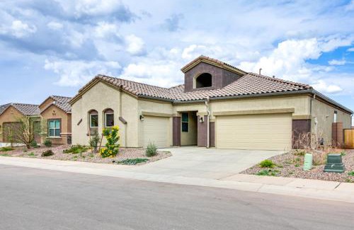 Tucson House | Marana Home with Pool Access and Mountain Views!