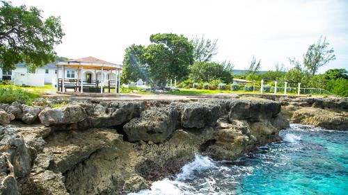 Discovery Bay Apartment | Marantha Villa