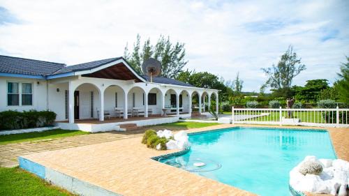 Discovery Bay Apartment | Marantha Villa