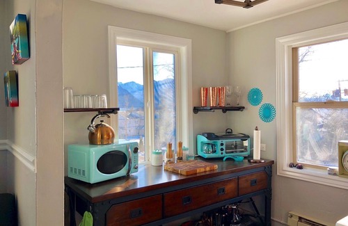 Seward Apartment | Marathon Historic Apartments-Retro 50's -Heart of Downtown-1 bedroom-sleeps 4