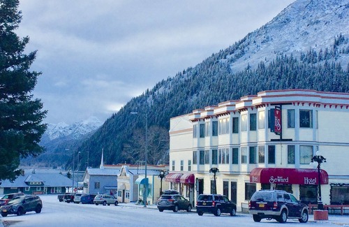 Seward Apartment | Marathon Historic Apartments-Retro 50's -Heart of Downtown-1 bedroom-sleeps 4