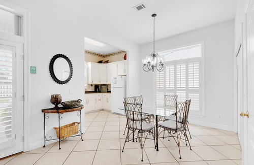 Miramar Beach House | ✨Maravilla Pools Hot Tub & Beach Access-Beach Service!3BR Coastal Cottage✨