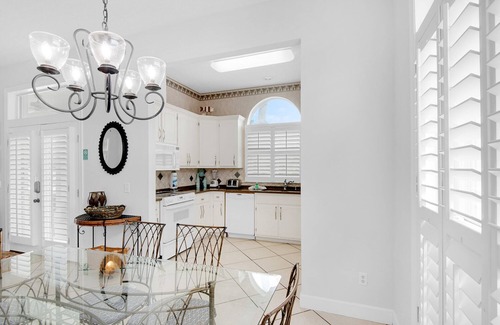 Miramar Beach House | ✨Maravilla Pools Hot Tub & Beach Access-Beach Service!3BR Coastal Cottage✨