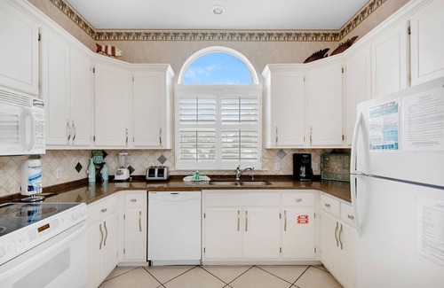 Miramar Beach House | ✨Maravilla Pools Hot Tub & Beach Access-Beach Service!3BR Coastal Cottage✨