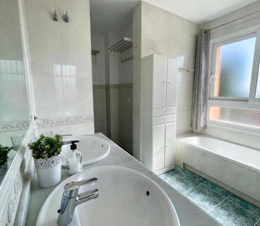 Marbella House | Marbella Deluxe Rooms in Royal Cabopino Townhouse
