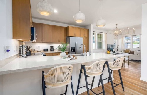 Makaha Valley House | @ Marbella Lane - 4BR w/Splendid MT + Ocean Views