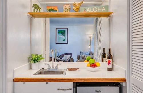 Diamond Head - Kapahulu - St. Louis Condo | @ Marbella Lane - Breezy Studio@Diamond Head Beach Hotel