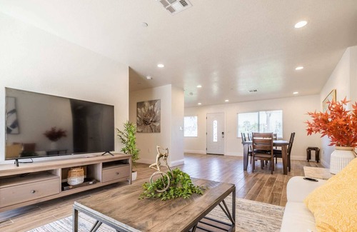 San Gabriel Valley House | @ Marbella Lane - Charming 4BR Home Near Claremont