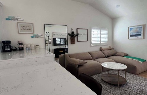 Compton House | @ Marbella Lane - Cityside Haven w/Touch of Charm