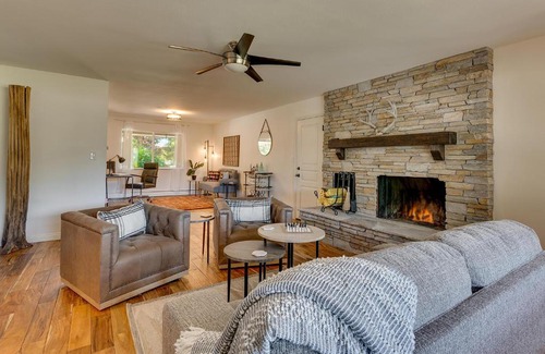 Reno/Tahoe Airport House | @ Marbella Lane - Eccentric 4BR Modern Ranch Home