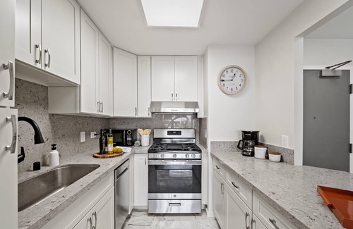Waikiki Condo | @ Marbella Lane -Modern 2BR l Parking l Near Beach