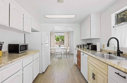 San Tomas Cottage | @ Marbella Lane - Modern Cabin-style 2BR Home