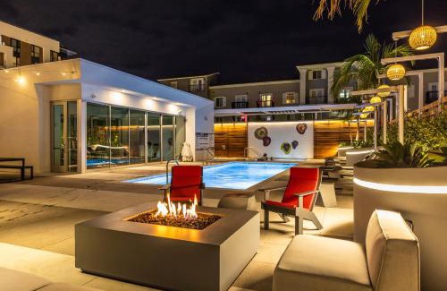 Waterfront Apartment | @ Marbella Lane - Sleek Corner Ocean View
