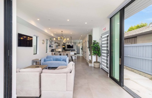 Yorktown House | @ Marbella Lane - Luxi 4BR Haven w/Skyscape Views
