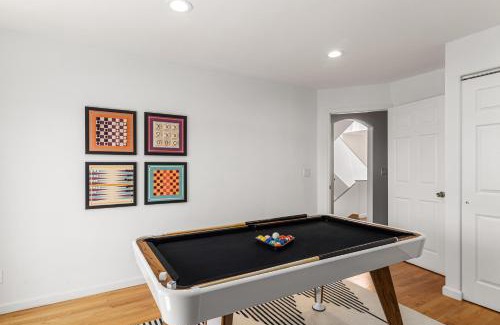 Daly City House | # Marbella Lane - Vibrant 5BR Home in Daly City