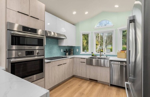 Oak Harbor Cottage | @ Marbella Lane Wave HS W/ev Charger, Oceanfront!