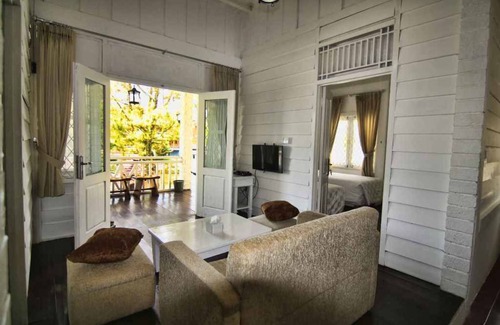Jalancagak Resort | Marbella Twin Waterfall Resort Ciater